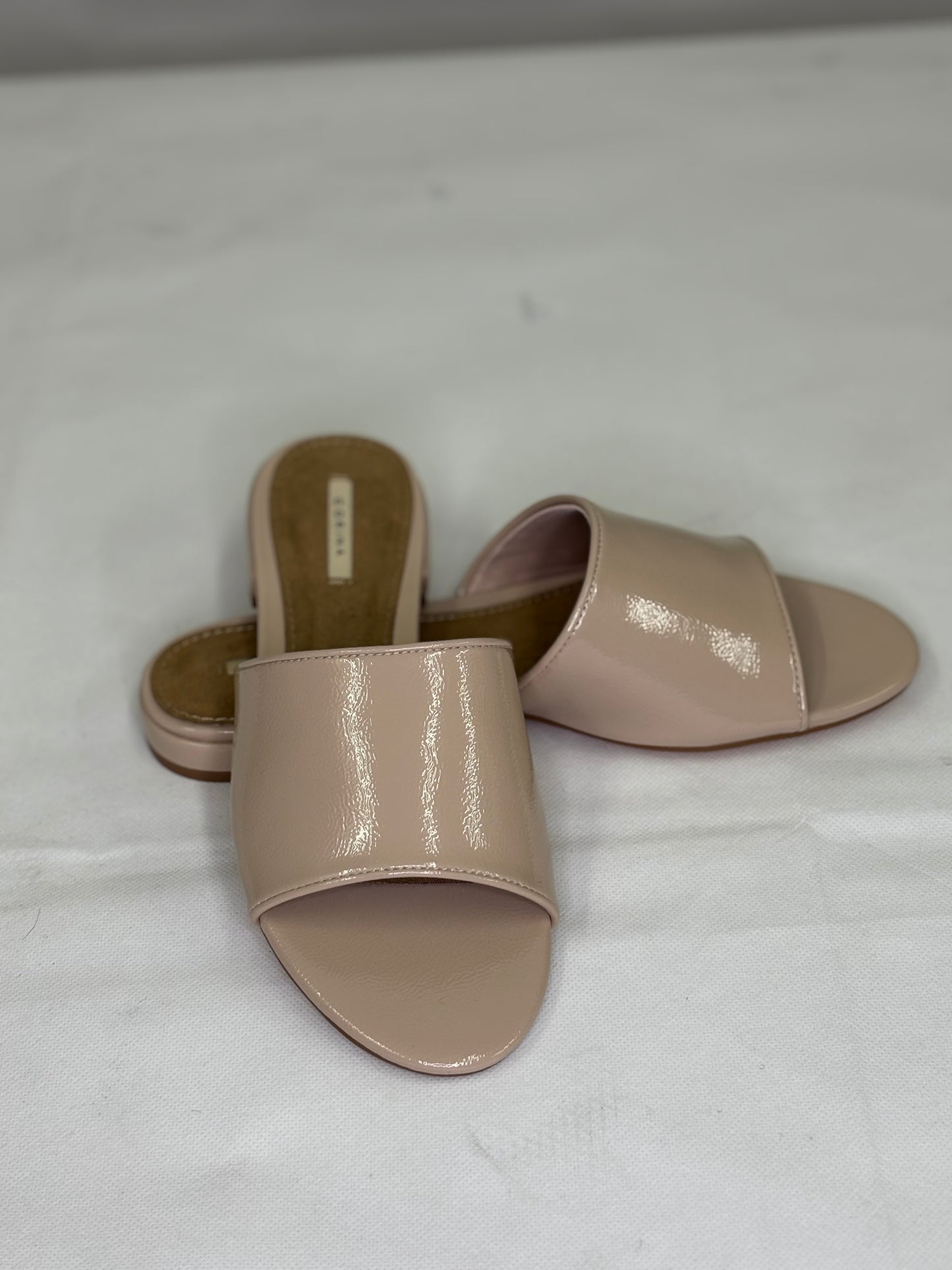 Lack-Sandalen