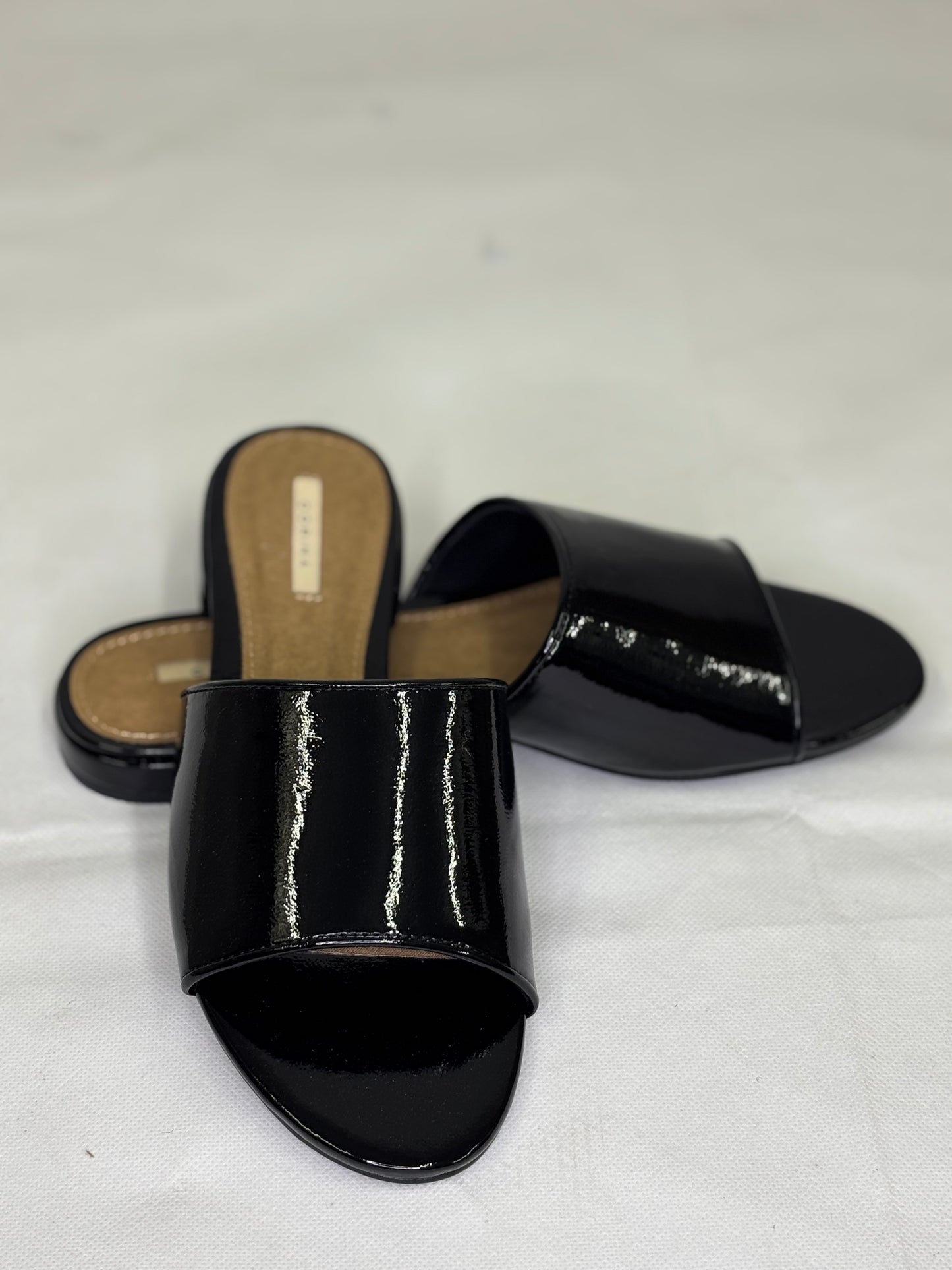 Lack-Sandalen